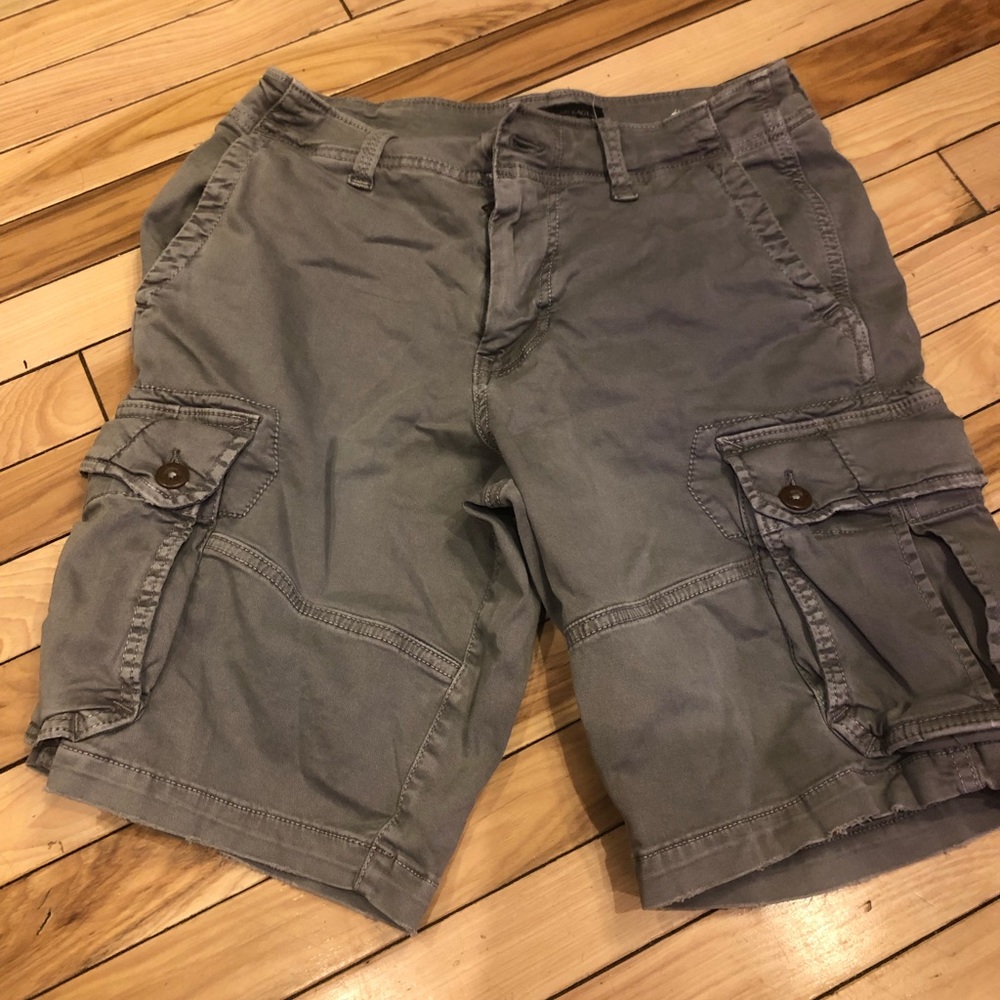 American Eagle Men’s Cargp Shorts